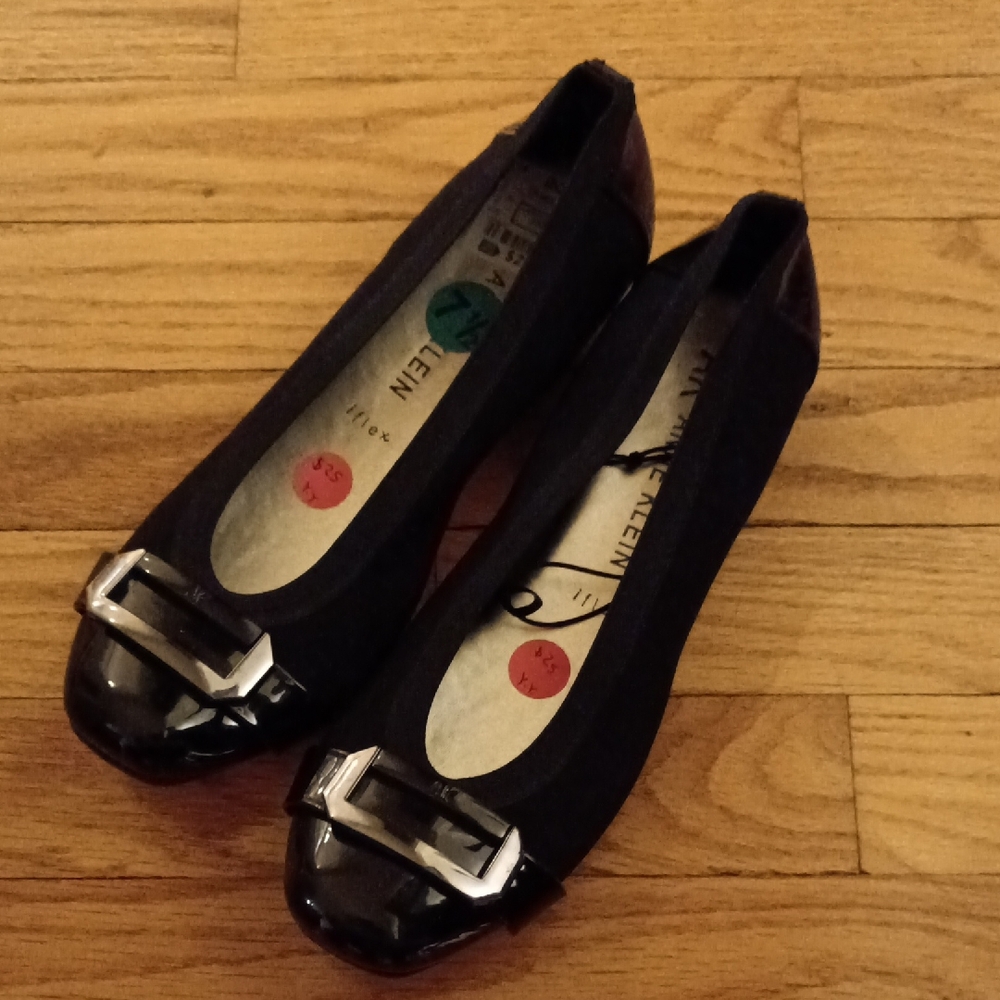 Women's Black Flats